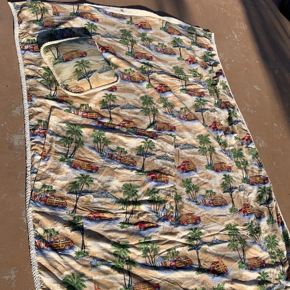 Vintage Hawaiian print twin duvet set.